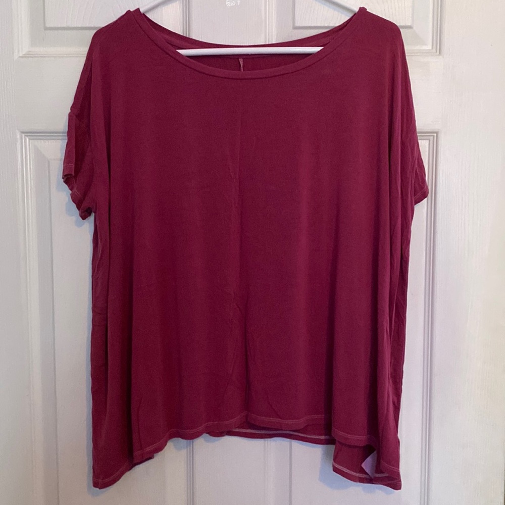 American eagle maroon shirt